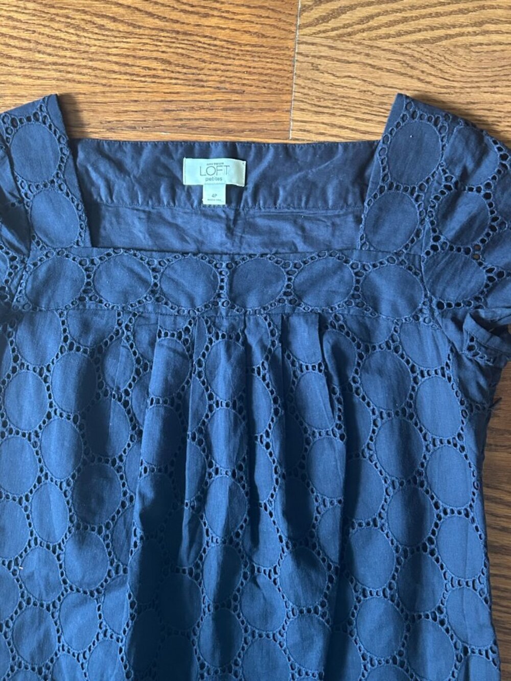 LOFT Ann Taylor Navy Eyelet Cap Sleeve Square Neck Dressn Size 4P Petite in exce - Picture 10 of 13